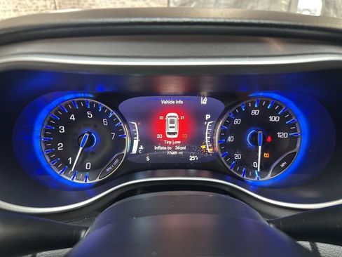 Used 2022 Chrysler Pacifica Touring-L image 26