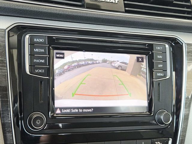 Used 2018 Volkswagen Passat 2.0T SE FWD image 24