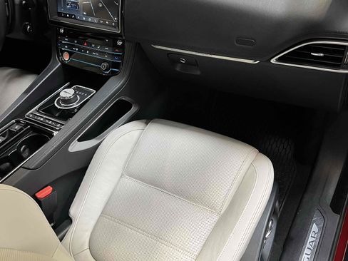 Used 2019 Jaguar F-PACE Prestige image 34
