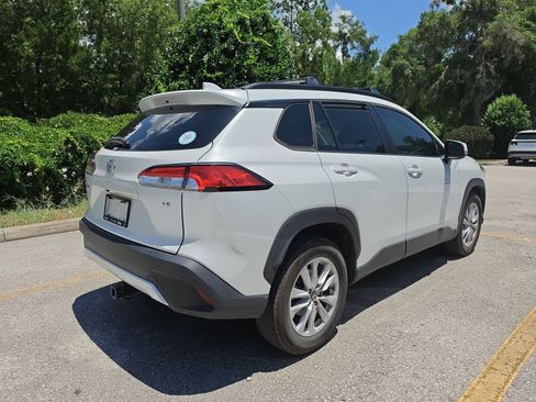 Used 2022 Toyota Corolla Cross LE w/ Moonroof Package FWD image 3