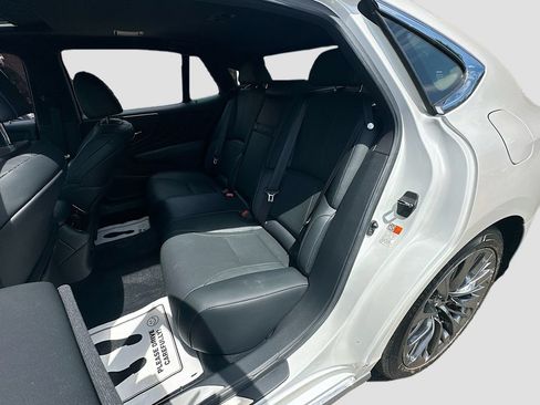 Used 2022 Lexus LS 500 w/ Accessory Package (Z2) RWD image 25