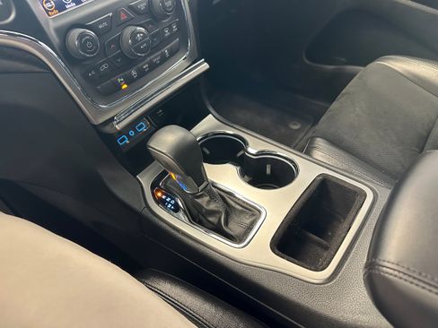 Used 2018 Jeep Grand Cherokee Altitude AWD/4WD image 18