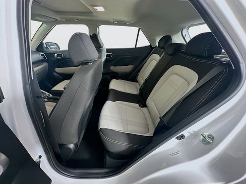 Used 2025 Hyundai Venue SEL image 26