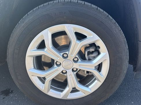 Used 2024 Jeep Compass Latitude w/ Sun and Sound Group image 35