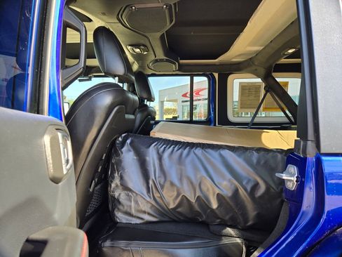 Used 2018 Jeep Wrangler Unlimited Rubicon w/ Dual Top Group image 14