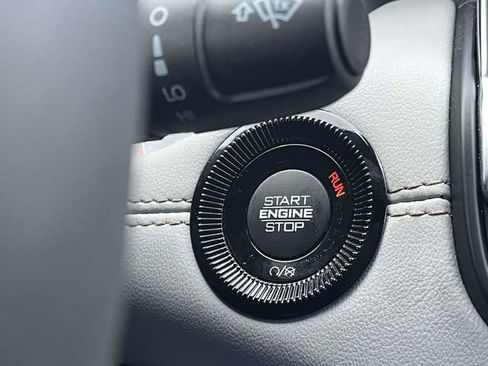 Used 2023 Jeep Compass Limited image 32