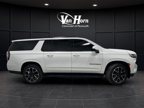 Used 2021 Chevrolet Suburban RST image 2