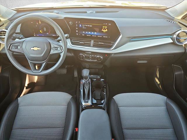 Used 2025 Chevrolet Trax LT FWD image 16
