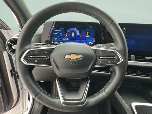 Used 2025 Chevrolet Equinox LT AWD/4WD image 14