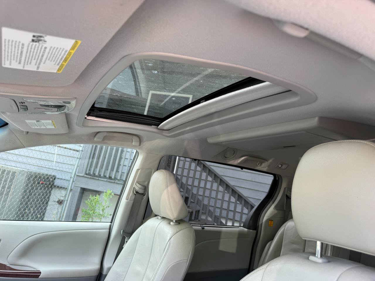 Used 2013 Toyota Sienna XLE w/ Entertainment Pkg FWD image 23