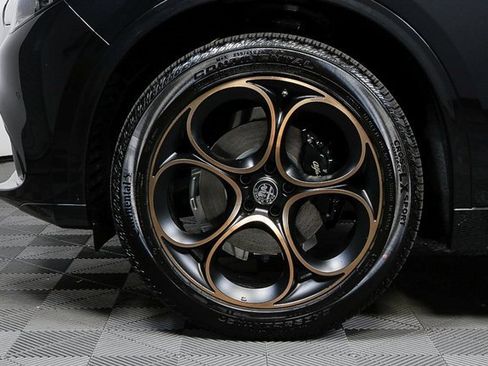 New 2025 Alfa Romeo Stelvio Sprint image 4