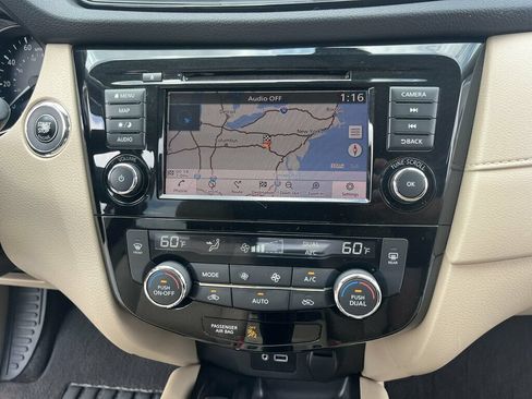Used 2020 Nissan Rogue SV w/ Premium Package FWD image 35