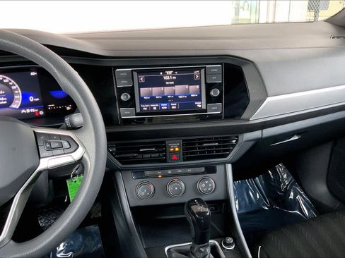 Used 2022 Volkswagen Jetta Sport image 7