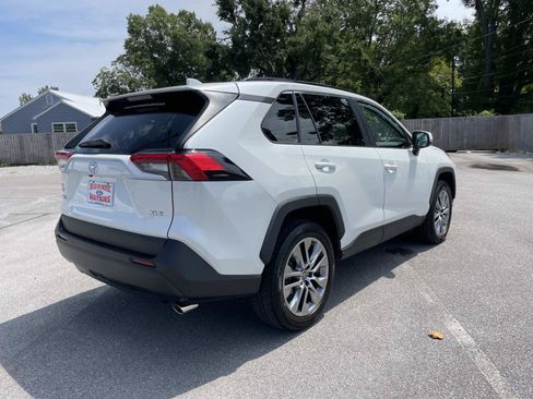 Used 2023 Toyota RAV4 XLE Premium FWD image 4