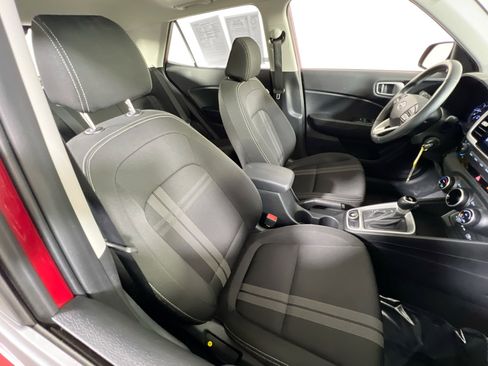 Used 2022 Hyundai Venue SEL image 26