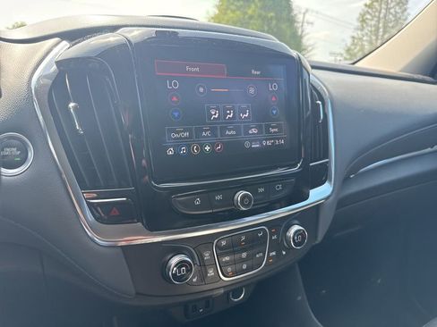 Used 2020 Chevrolet Traverse LT FWD image 11
