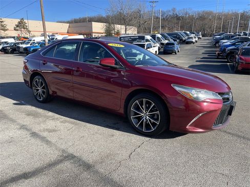 Used 2016 Toyota Camry XSE image 6