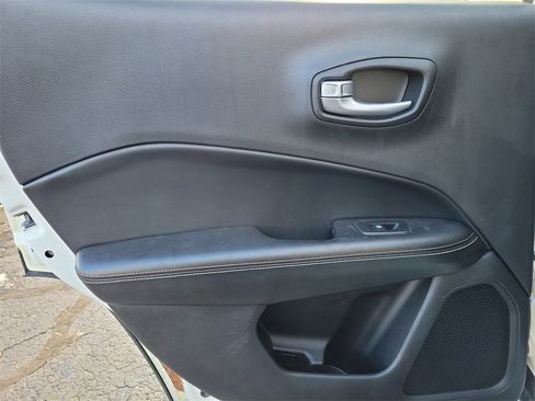 Used 2018 Jeep Compass Latitude w/ Popular Equipment Group image 11