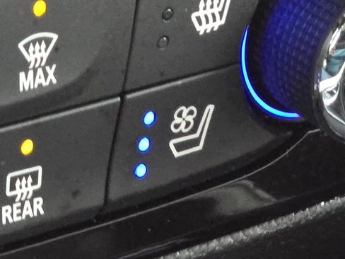 Used 2022 Buick Enclave Premium w/ Experience Buick Package image 11