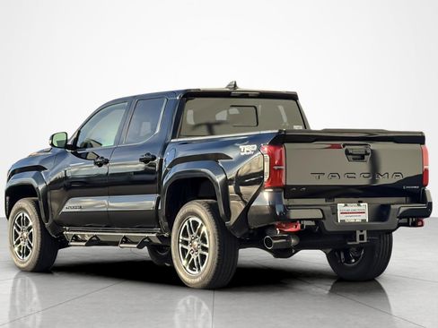Used 2025 Toyota Tacoma TRD Sport image 3