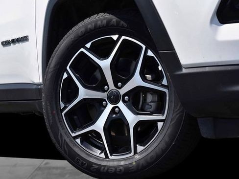 Used 2025 Jeep Compass Limited AWD/4WD image 3