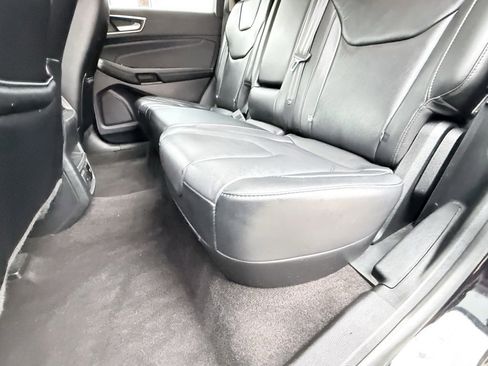 Used 2020 Ford Edge Titanium image 28