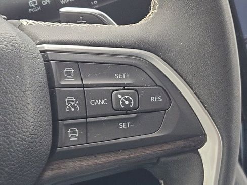 Used 2023 Jeep Grand Cherokee Limited AWD/4WD image 23