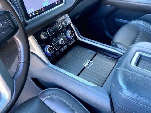 Used 2021 GMC Yukon XL Denali w/ Denali Ultimate Package image 16