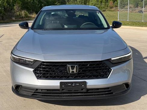 Used 2025 Honda Accord SE image 10