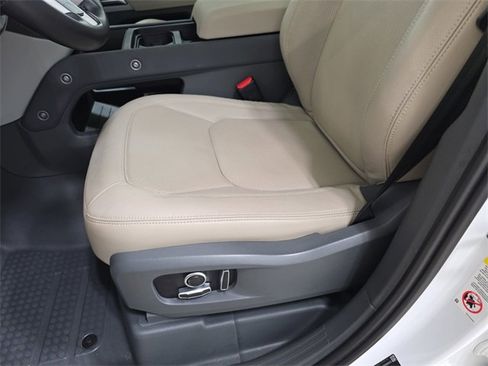 Used 2023 Land Rover Defender 130 SE image 29