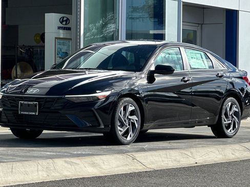 New 2025 Hyundai Elantra Sport image 8