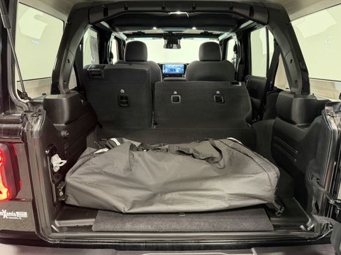 Used 2025 Jeep Wrangler Unlimited Sahara image 30