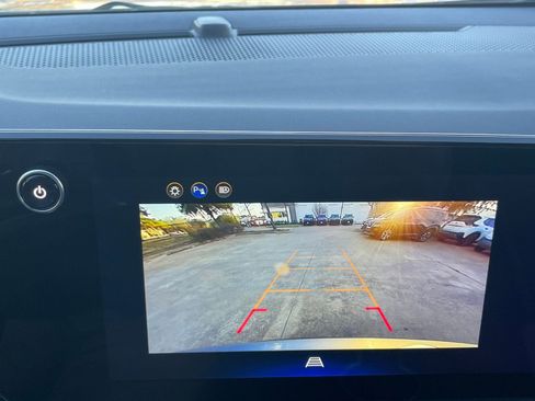 Used 2025 Chevrolet Equinox LT image 17