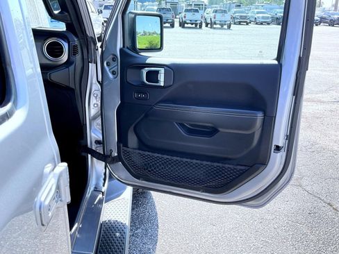 Used 2021 Jeep Gladiator Overland AWD/4WD image 16