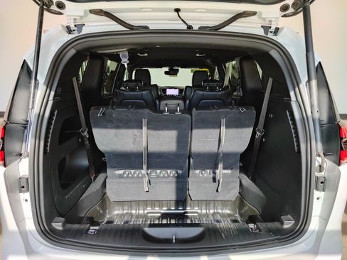 Used 2025 Chrysler Pacifica Select FWD image 13