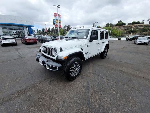 Used 2025 Jeep Wrangler Unlimited Sahara AWD/4WD image 4