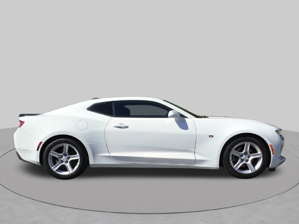 Used 2016 Chevrolet Camaro LT RWD image 6