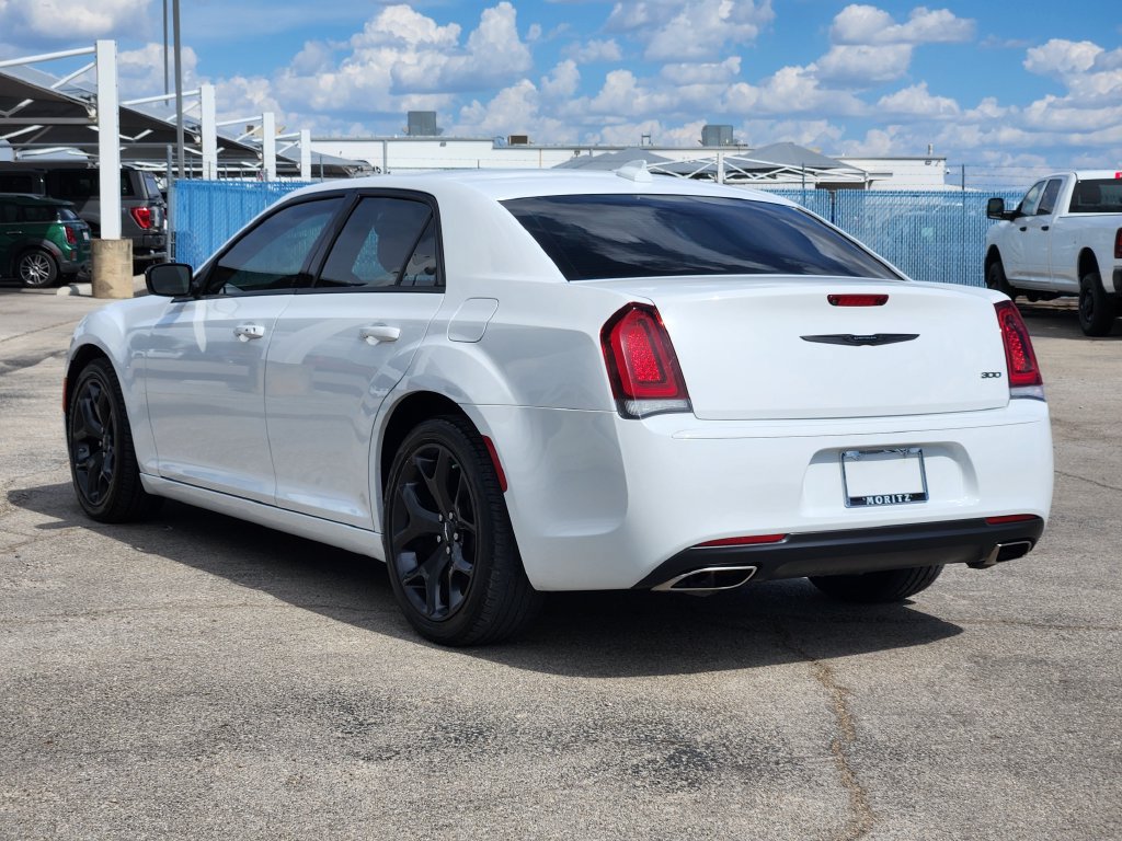 Used 2023 Chrysler 300 Touring w/ Sport Appearance Package RWD image 8