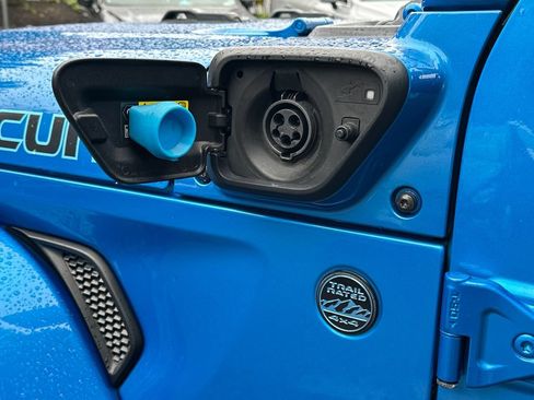 Used 2022 Jeep Wrangler Unlimited Sahara AWD/4WD image 16