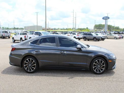 Used 2021 Hyundai Sonata Limited w/ Preferred Accessory Package FWD image 4