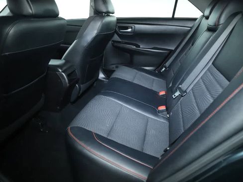 Used 2017 Toyota Camry SE image 14