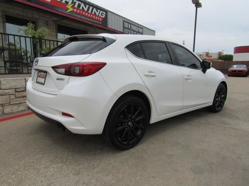 Used 2017 MAZDA MAZDA3 Touring FWD image 4