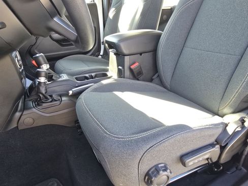 Used 2025 Jeep Wrangler Sport image 19