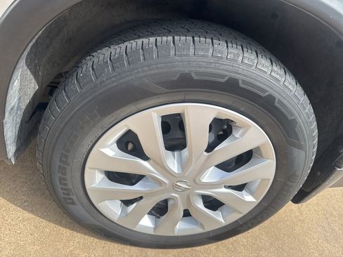 Used 2017 Nissan Rogue S image 7