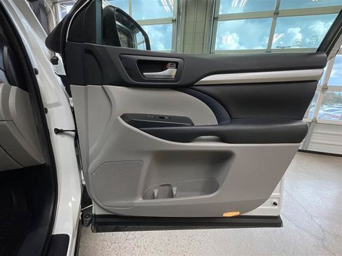 Used 2019 Toyota Highlander XLE FWD image 33