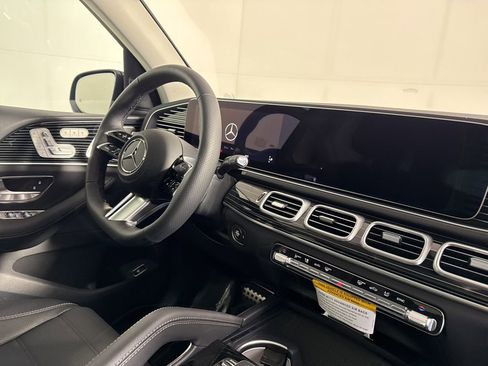 New 2026 Mercedes-Benz GLS 580 4MATIC image 9