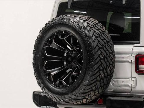 Used 2020 Jeep Wrangler Unlimited Sahara AWD/4WD image 7