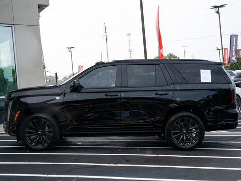 Used 2025 Cadillac Escalade Sport w/ LPO, ONYX Package AWD/4WD image 21
