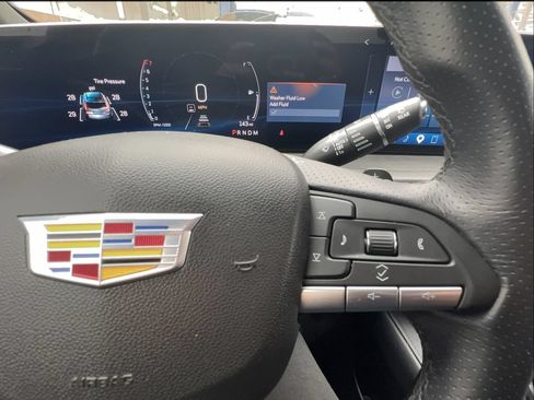 Used 2025 Cadillac XT4 Sport FWD image 40