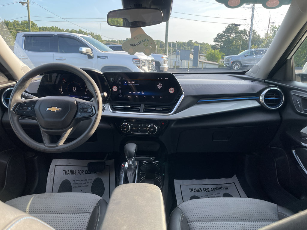 Certified 2025 Chevrolet Trax LT FWD image 15
